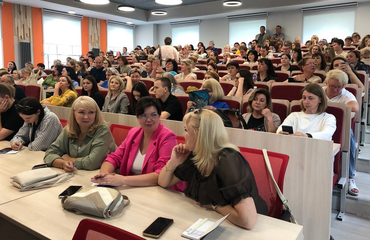 Институт демографического развития провел цикл лекций по вопросам семьи