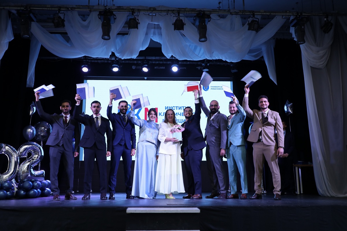 Дипломы первым выпускникам направления «Лечебное дело» вручили в ННГУ