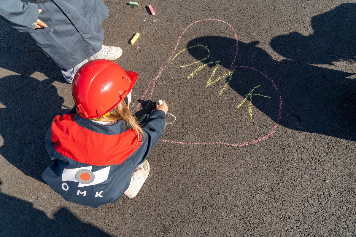 Сотрудники ОМК с детьми получат подарочные сертификаты