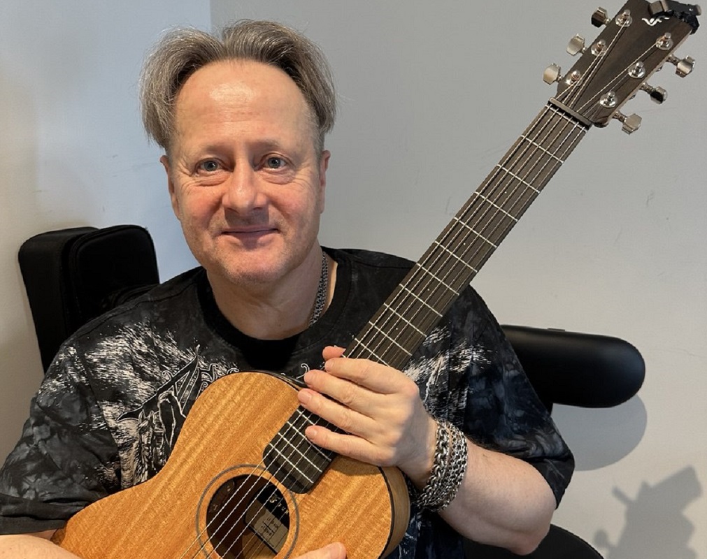 Эдуард Радзюкевич рассказал, что главное в актерской песне и юморе