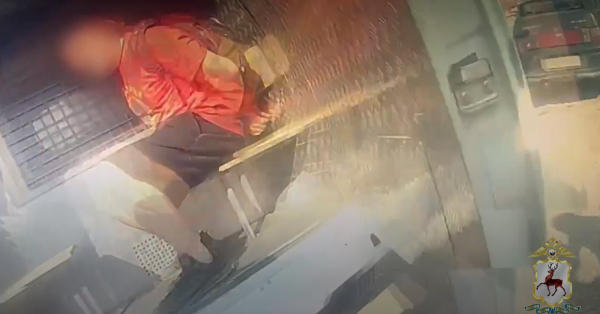 В Дзержинске задержали мужчину, напавшего с бензопилой на прохожего