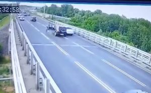 Опубликовано видео смертельного ДТП с участием мотоциклиста на Борском мосту