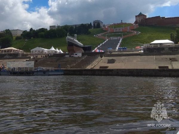 Тонущую девушку достали из Волги в центре Нижнего Новгорода