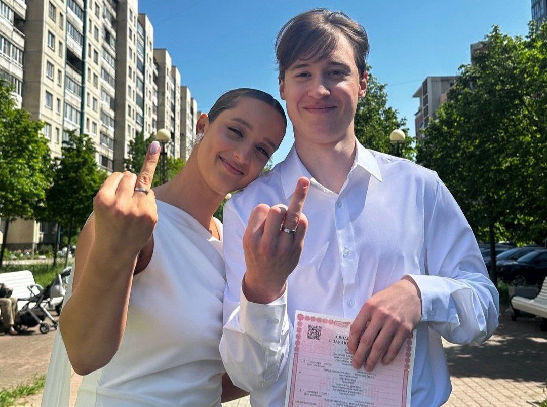 Нападающий ХК «Торпедо» Василий Атанасов женился