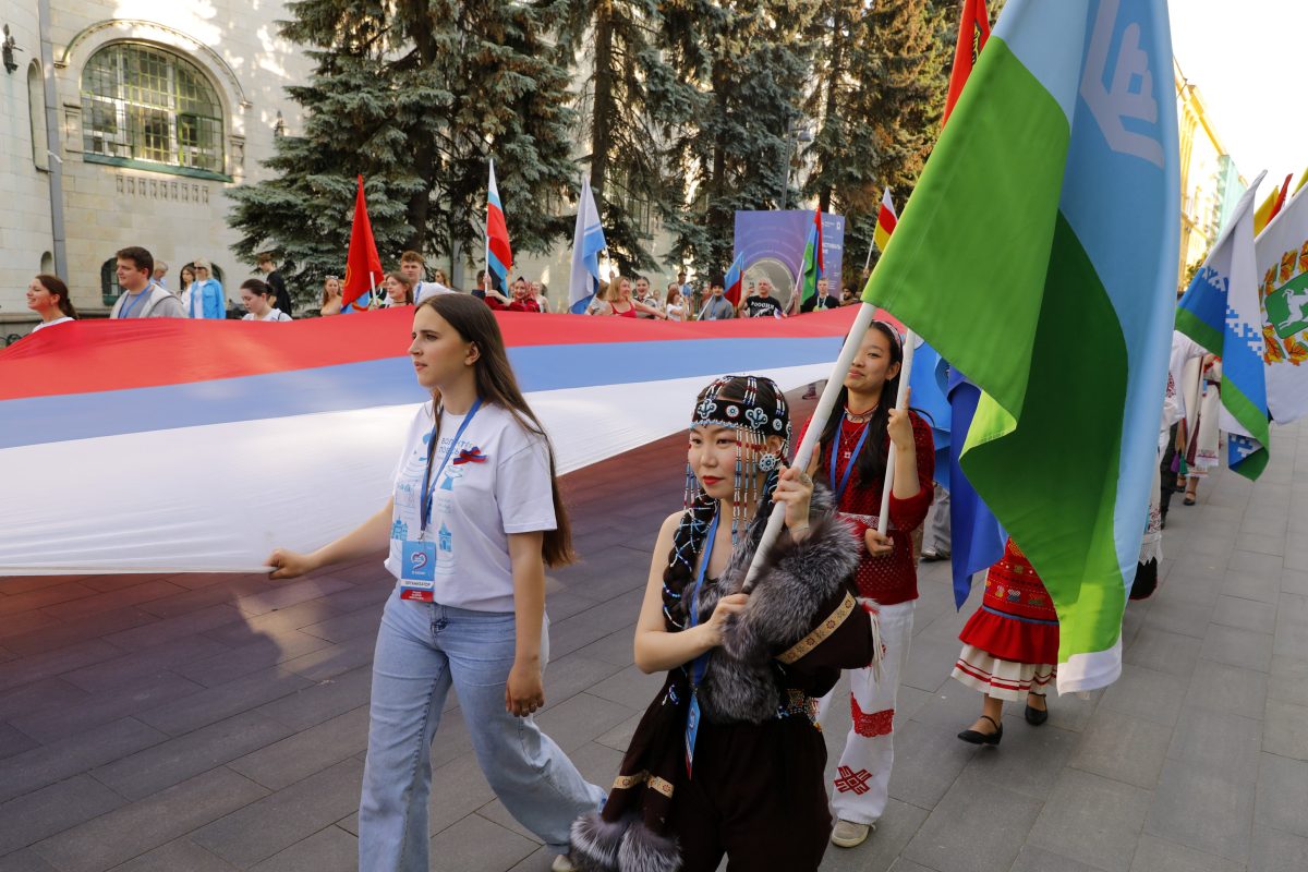 Опубликованы фото «Парада регионов» со Дня России в Нижнем Новгороде