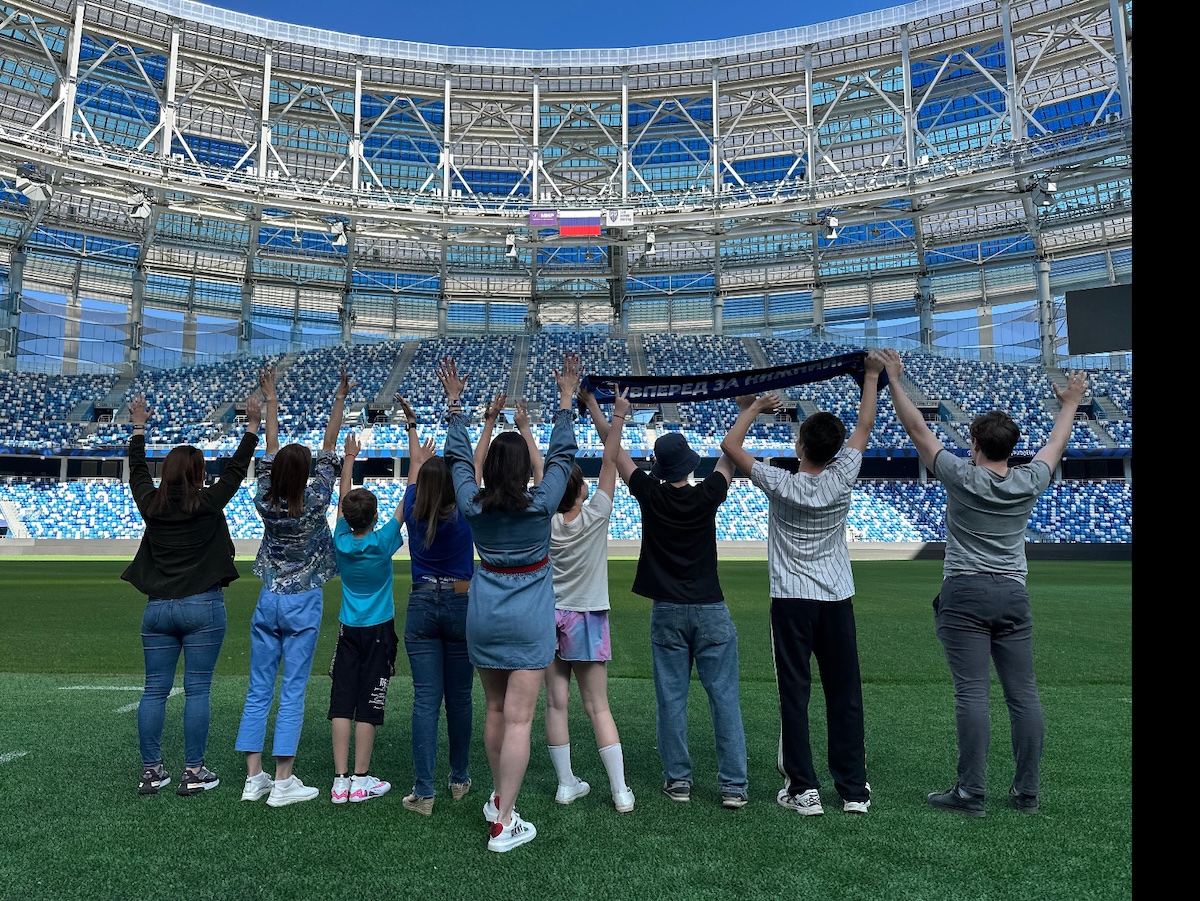 Детям участников СВО подарили незабываемое путешествие в мир большого спорта