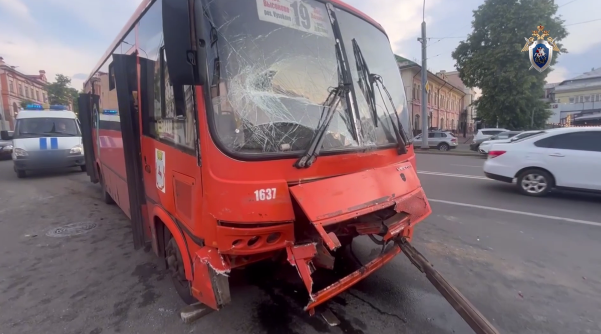 Уголовное дело завели после травмирования пассажиров в ДТП на Зеленском съезде