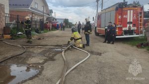 Машина, гараж и мансарда сгорели в частном доме в Нижнем Новгороде
