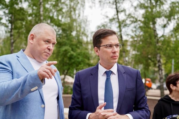 Юрий Шалабаев проверил ход работ по благоустройству сквера у ДК им. Орджоникидзе