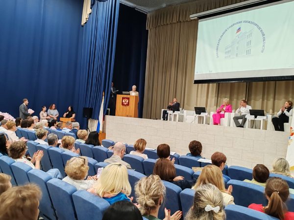 Нижегородским медикам и коллективам учреждений здравоохранения вручили&nbsp;награды