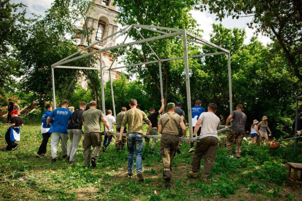 Участники проекта «Герои. Нижегородская область» благоустроили территорию храма