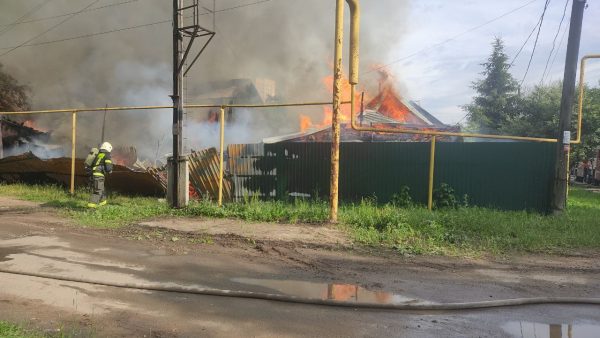 Опубликовано видео тушения пожара на Барнаульской улице в Нижнем Новгороде