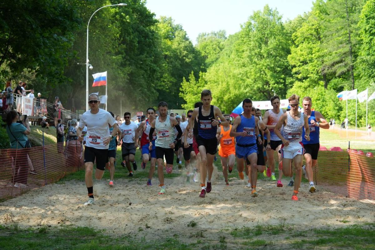 V легкоатлетический кросс «По Щелчку» собрал более 650 бегунов из 56 городов РФ