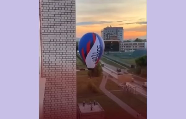 Нижегородцы сняли на видео приземление воздушного шара в своём&nbsp;дворе