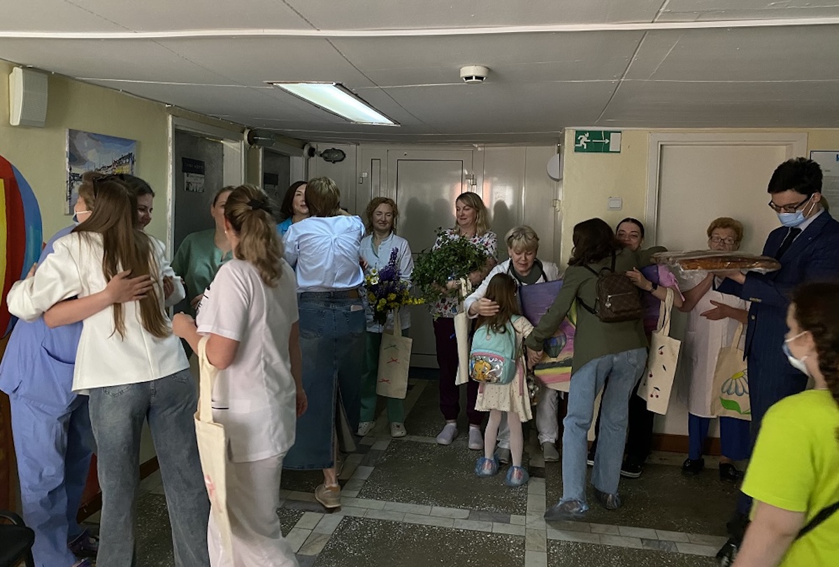 Предприятие проводит акцию «Спасибо, доктор!» в областной детской больнице ежегодно начиная с 2020 года