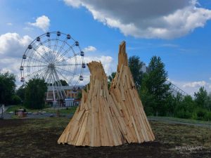 Ленд-арт «Башни» установили на площади Сенной в Нижнем Новгороде