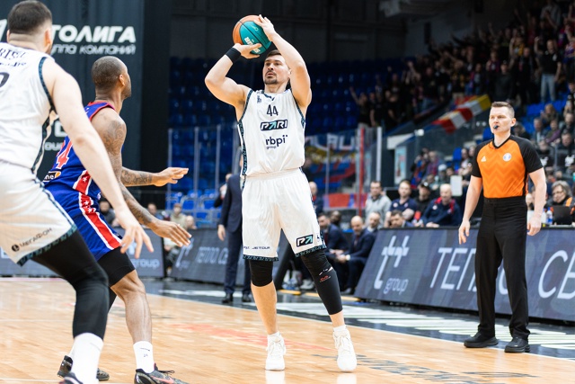 Капитан БК «Пари НН» Евгений Бабурин продолжит игровую карьеру в клубе