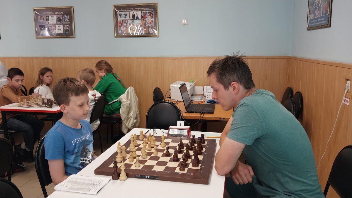 Арсений Емелин из Дзержинска выиграл турнир «Гамбит 2025» по шахматам