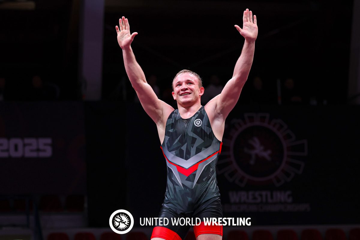 Евгений Байдусов вышел в финал чемпионата России по греко-римской борьбе