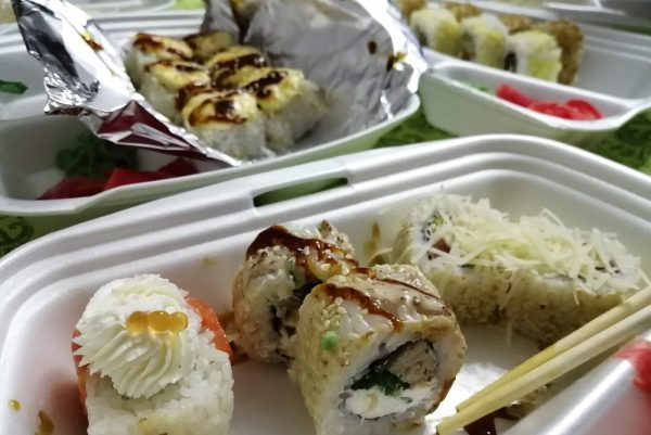 Врач Уланкина предупредила, почему суши опасны для здоровья