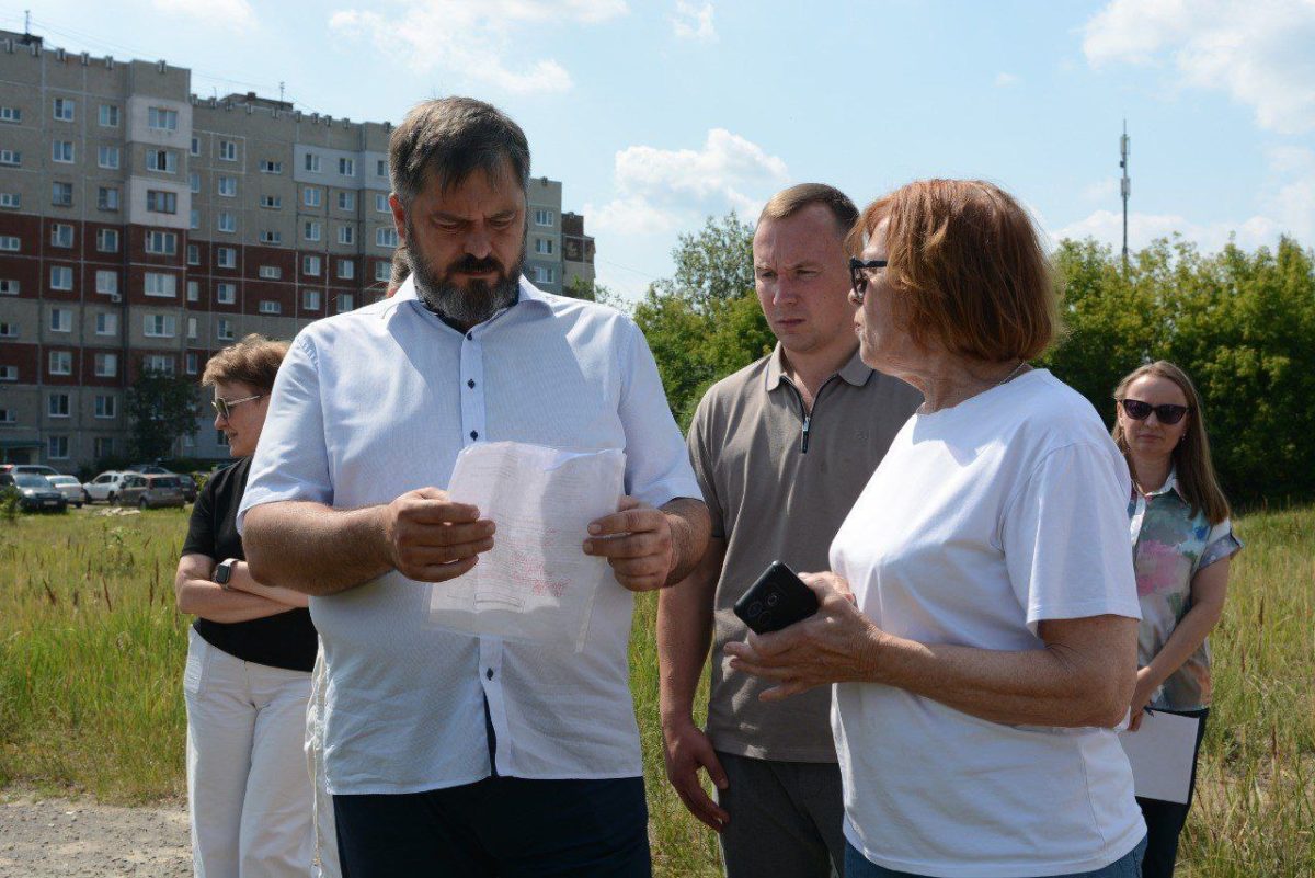 Михаил Клинков обсудил вопросы благоустройства на округе №9