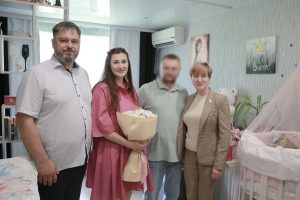 Боец СВО из Дзержинска приехал домой в отпуск, чтобы встретиться с новорожденной дочерью