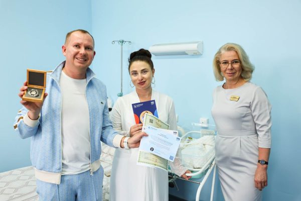 В нижегородских роддомах поздравили пациенток-получательниц новых мер поддержки