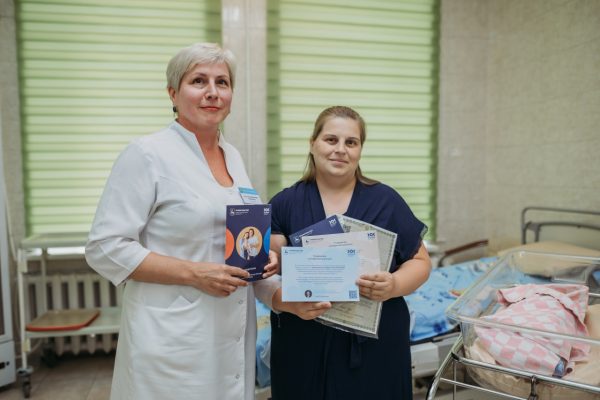 Недавно ставшие мамами нижегородки начали получать «Подарки новорожденным»