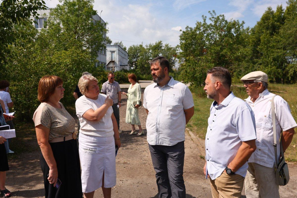 Михаил Клинков обсудил вопросы благоустройства на округе №10