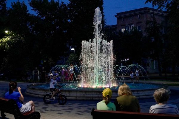 Нижегородцам показали обновленный сквер с фонтаном рядом с ДК Орджоникидзе