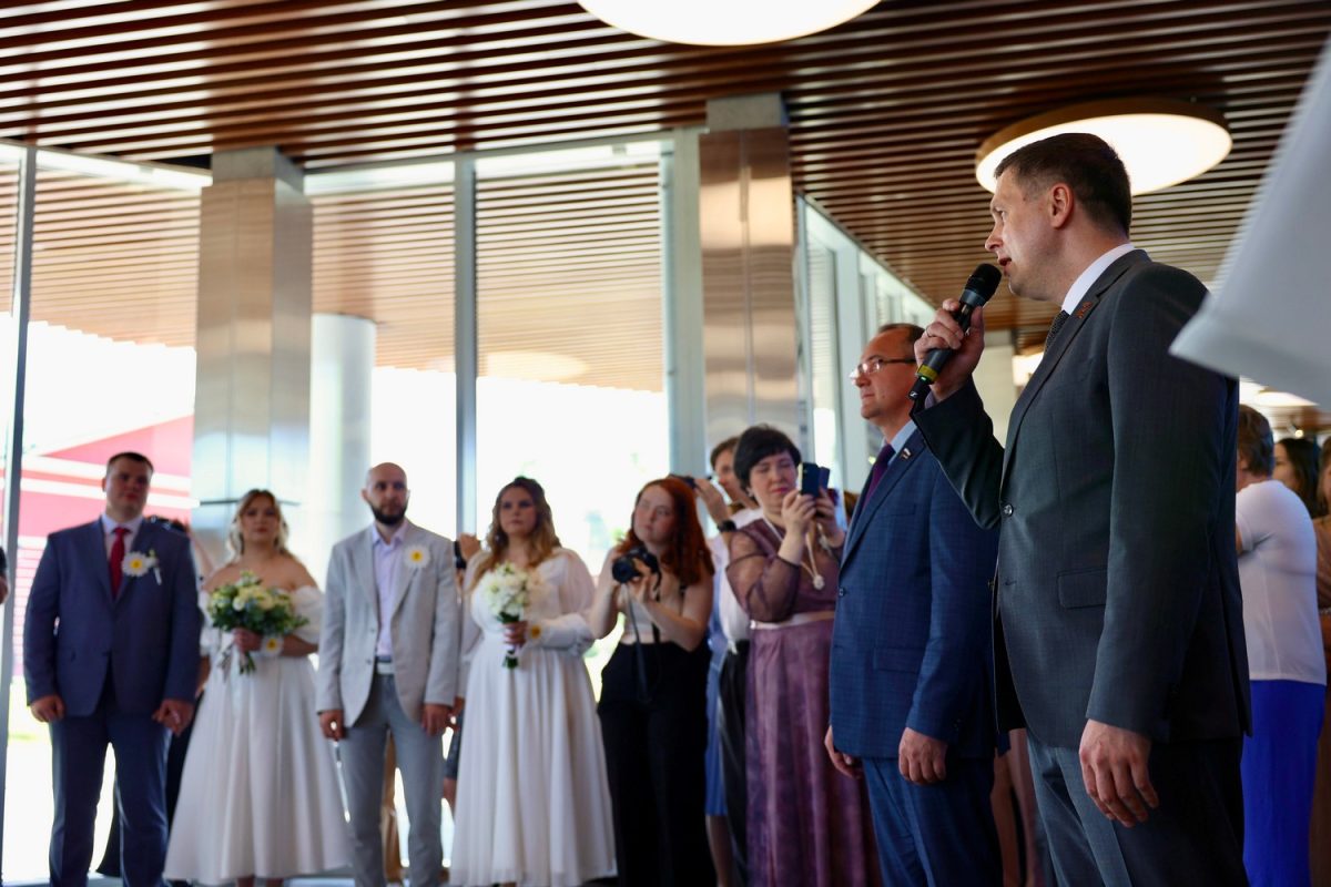 11 пар зарегистрировали брак на площадке нижегородского фуникулера