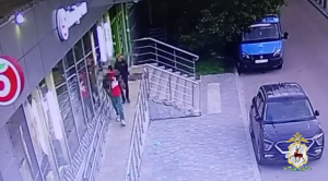 Полицейские задержали мужчин, распыливших перцовый баллончик в подростков