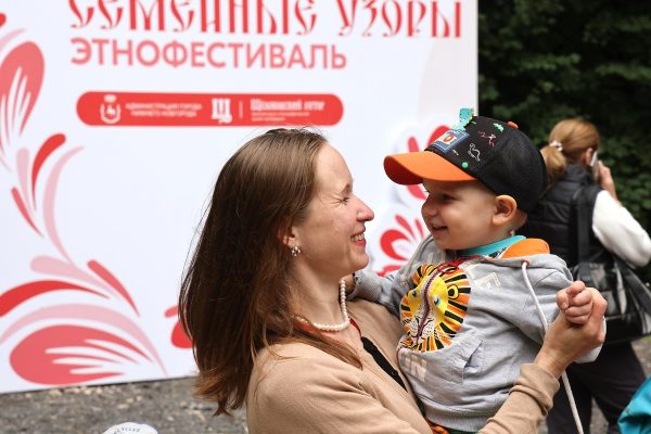 Опубликованы фото с празднования этнофестиваля «Семейные узоры»