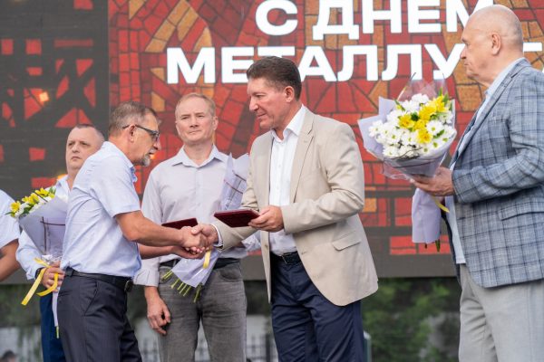 Более 700 сотрудников завода ОМК в Выксе получили награды в День металлурга