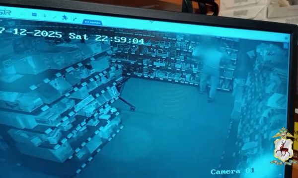 Мужчина украл из магазина энергетики и кофе на сумму 9 тысяч рублей в Арзамасе