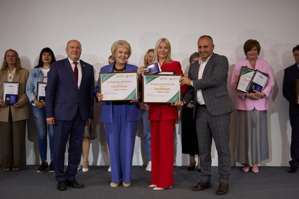 Семьи с вековой историей в медицине наградили в Нижегородской области