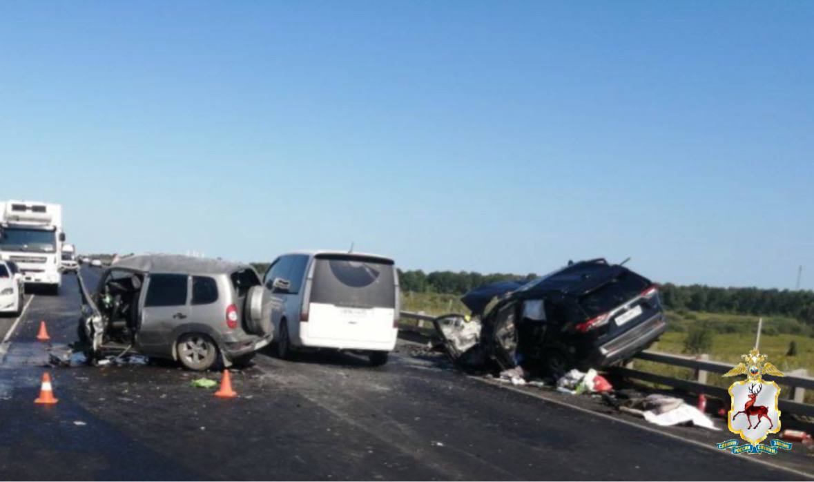 Два водителя погибли при столкновении на мосту через Оку в Нижегородской области