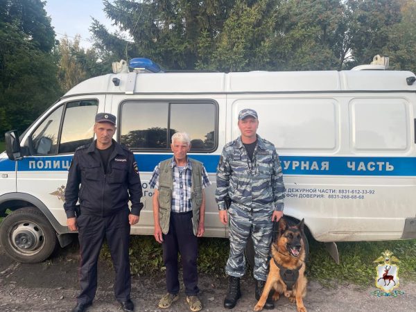 Полицейские разыскали пенсионера, потерявшегося в лесу в Городецком районе