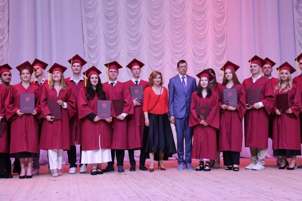 В Нижегородском кремле вручили дипломы выпускникам НИУ Президентской академии