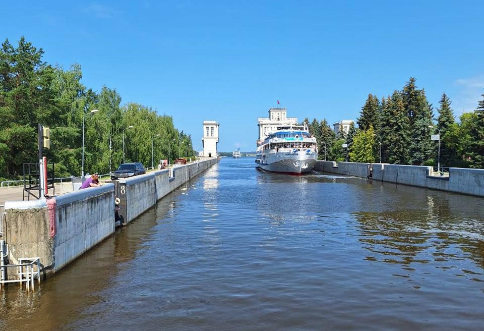 Шлюзование 31 теплохода прошло за первые сутки работы Городецкого гидроузла