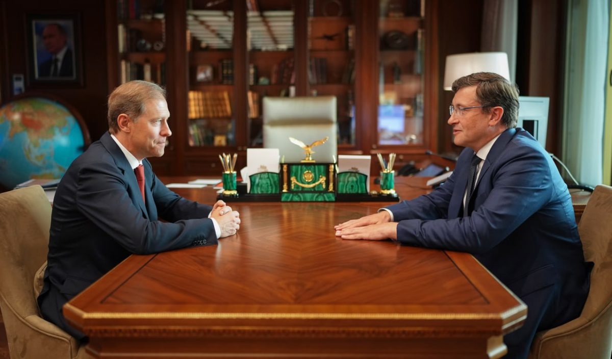 Глеб Никитин отчитался о развитии промышленности Денису Мантурову