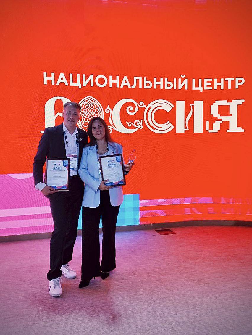 Награду получали председатели Сообщества молодых семей Нижнего Новгорода – семья Порхуновых