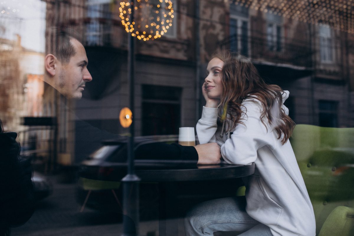 Психолог Дмитрий Орешин объяснил, должна ли женщина проявлять инициативу