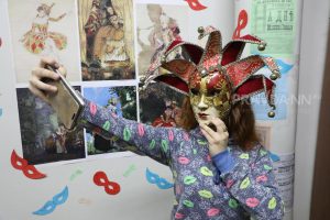 Маска театральная