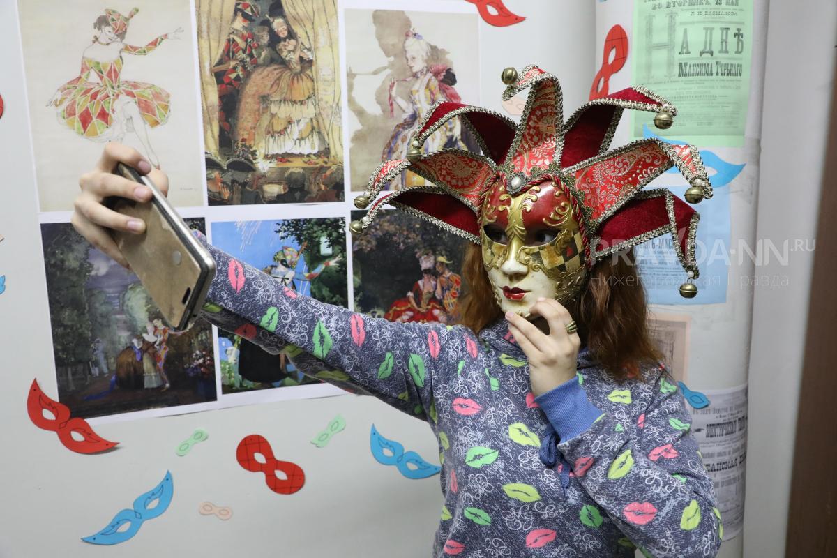 Маска театральная