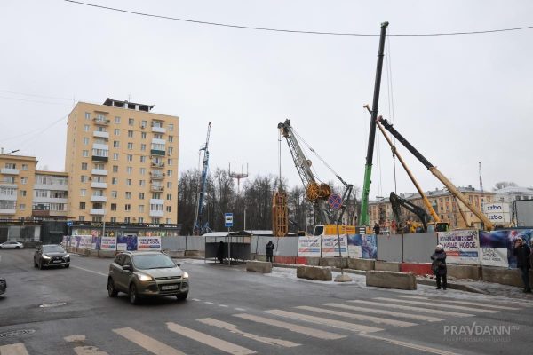 Продолжается строительство монтажной камеры для щитов на площади Свободы