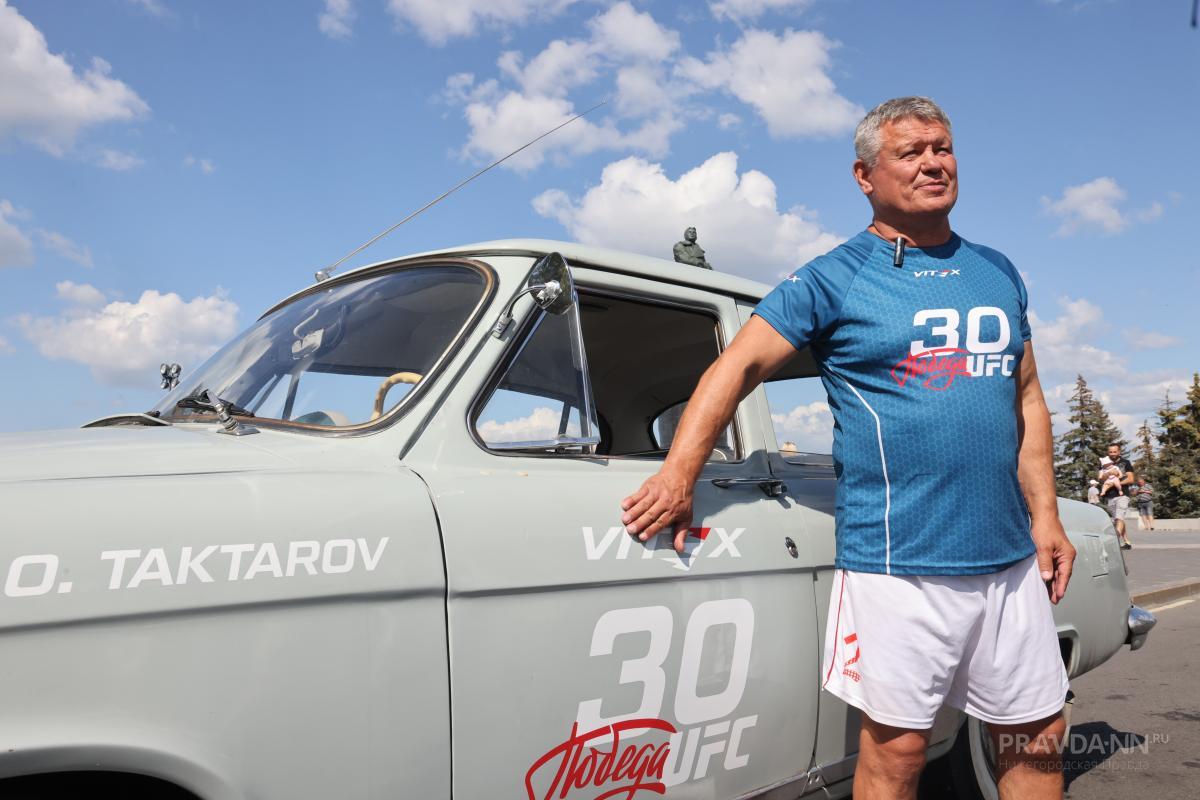 Автопробег Олега Тактарова на ретроавтомобиле «Победа»