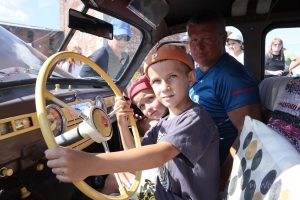 Автопробег Олега Тактарова на ретроавтомобиле «Победа»