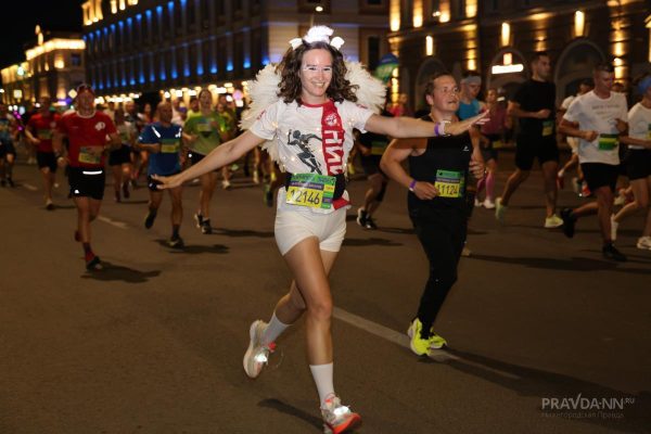 Опубликованы фото самых необычных участников ночного забега в Нижнем Новгороде