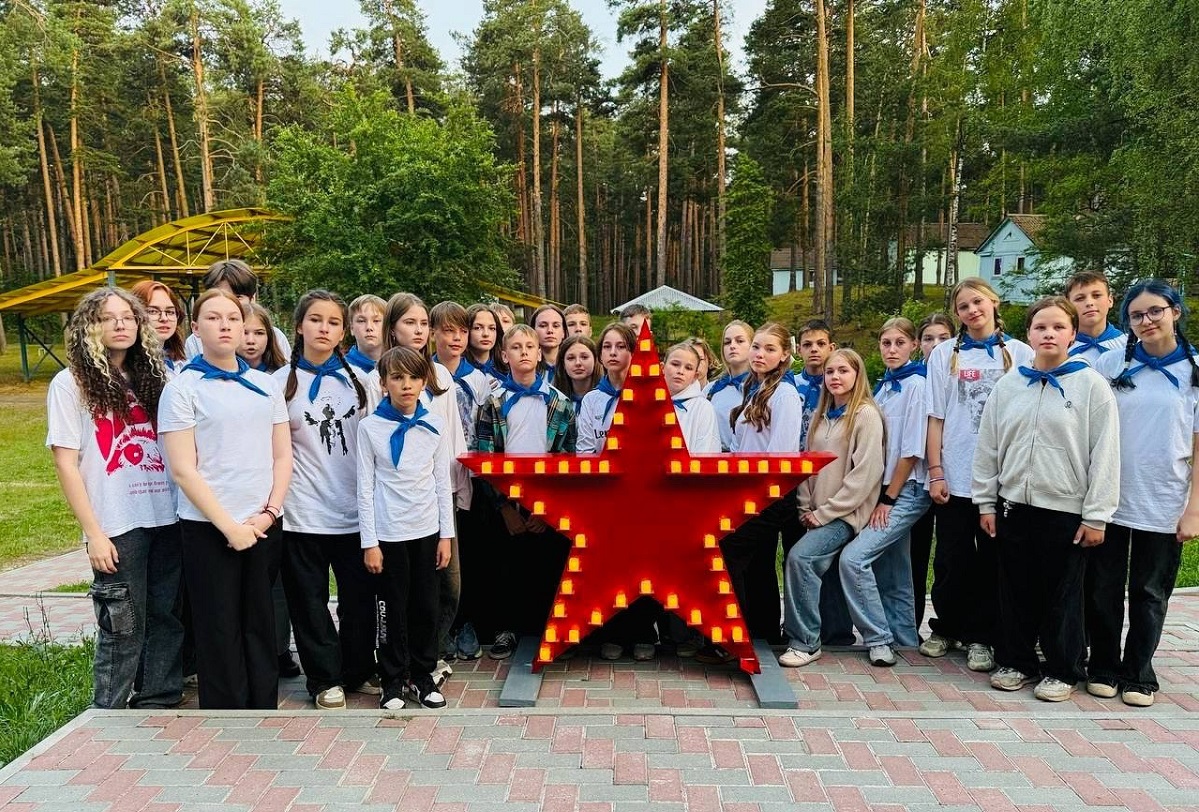 Акцию «Свеча памяти» активисты «Добро.Центра» провели вместе с городским отделением «Волонтёров Победы»